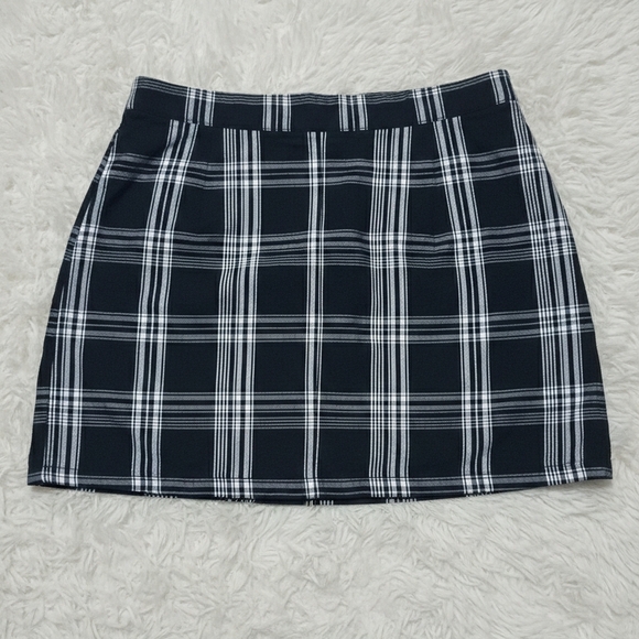 Hollister Dresses & Skirts - Hollister Plaid Black and White Women's Skirt